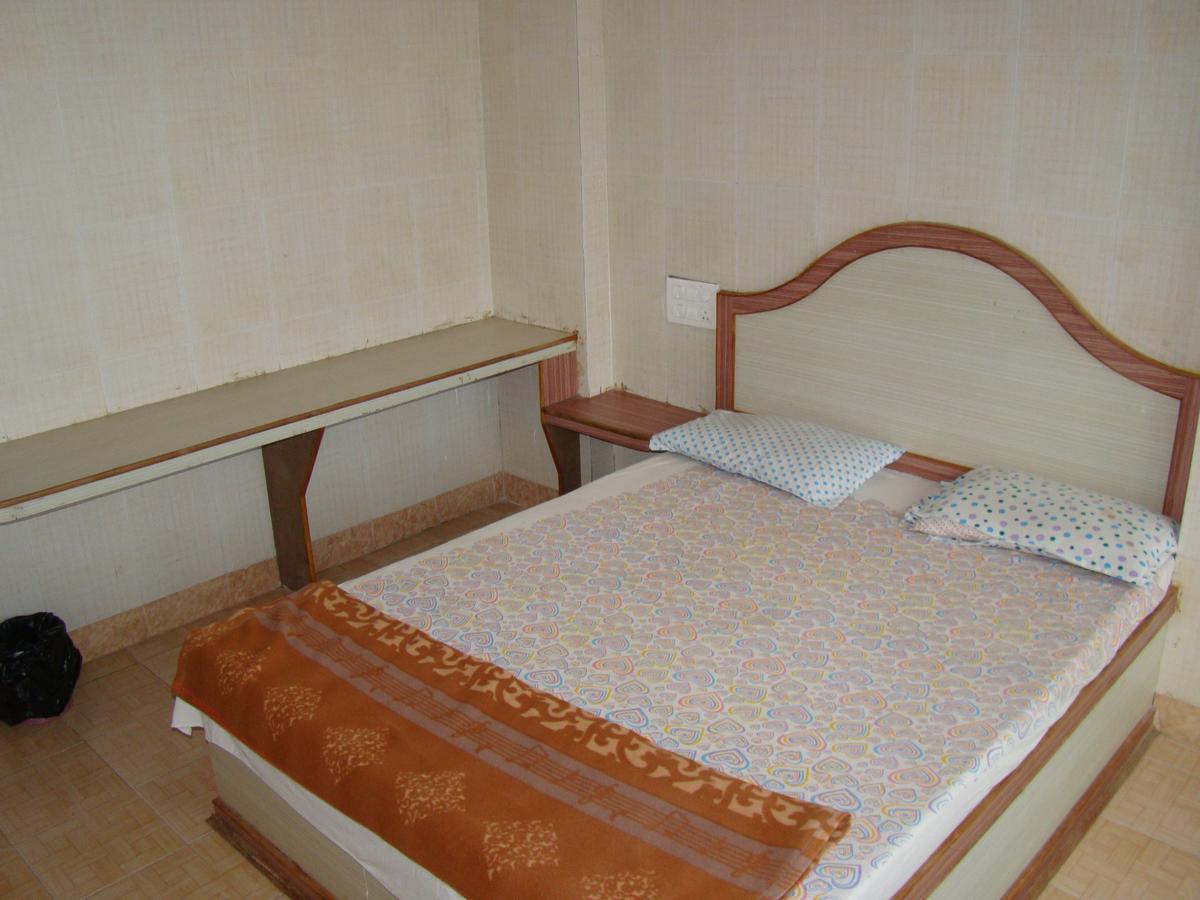Sreeniketanam Lodge Mādhavaram Extérieur photo