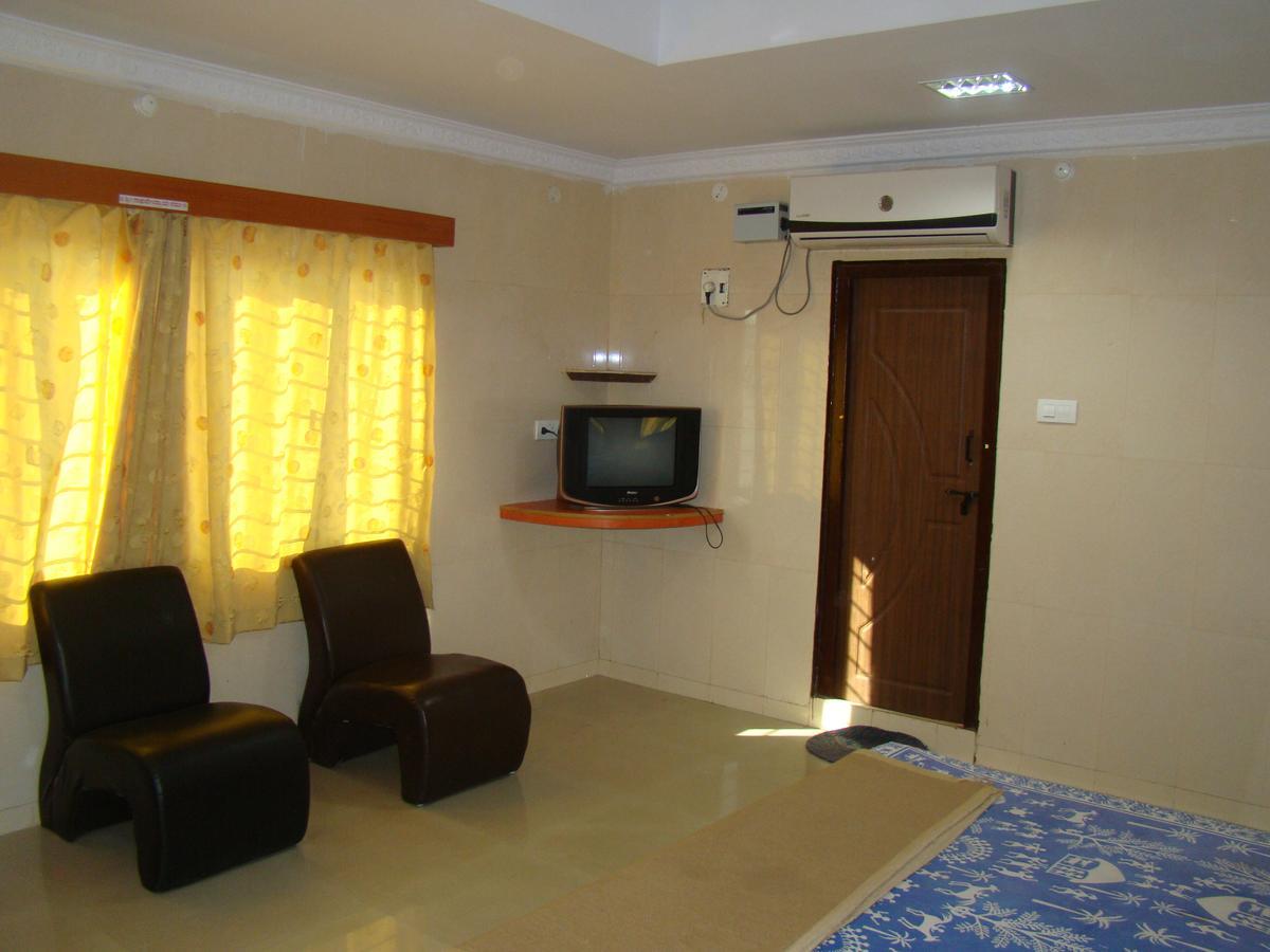 Sreeniketanam Lodge Mādhavaram Extérieur photo
