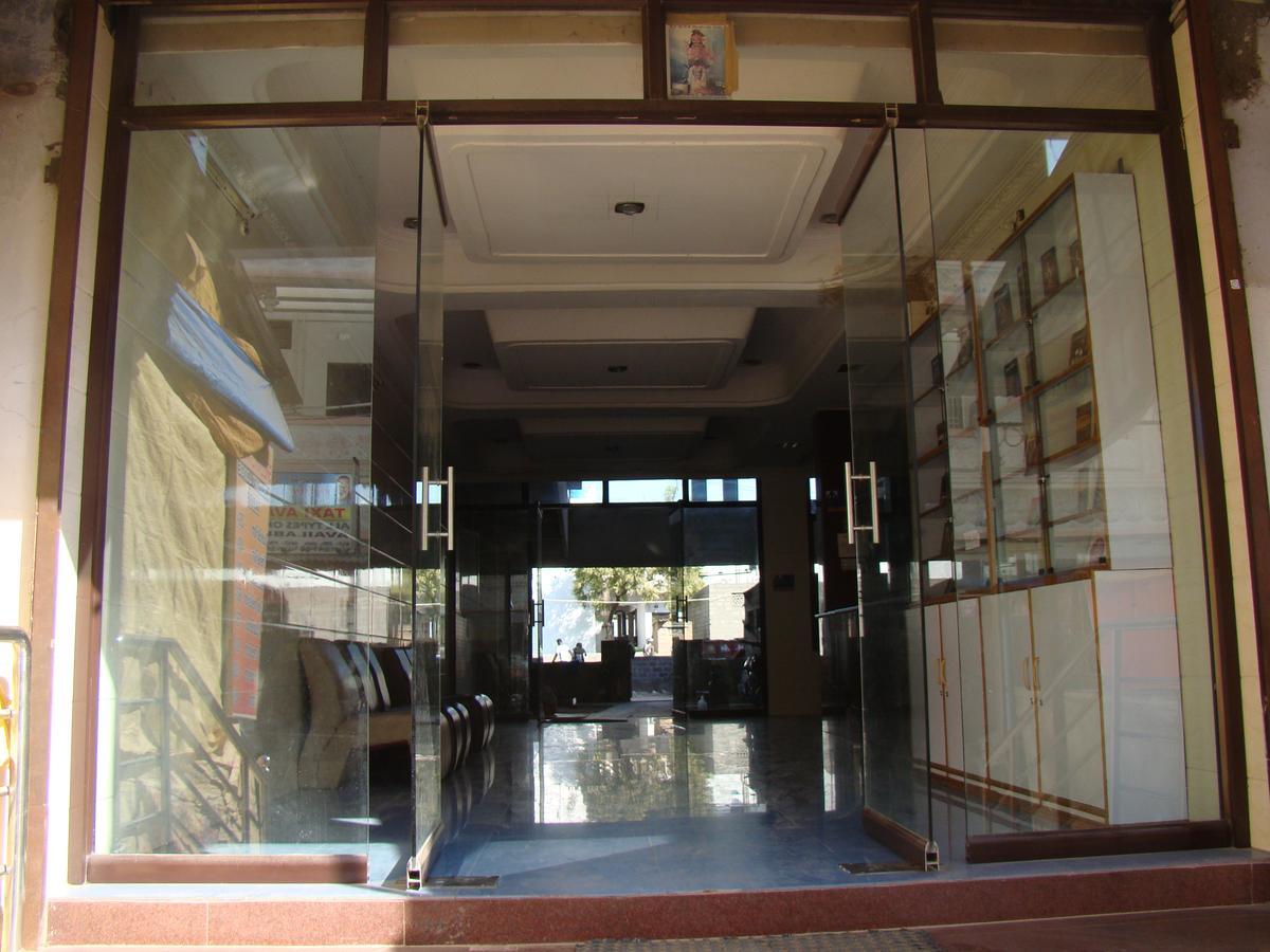 Sreeniketanam Lodge Mādhavaram Extérieur photo