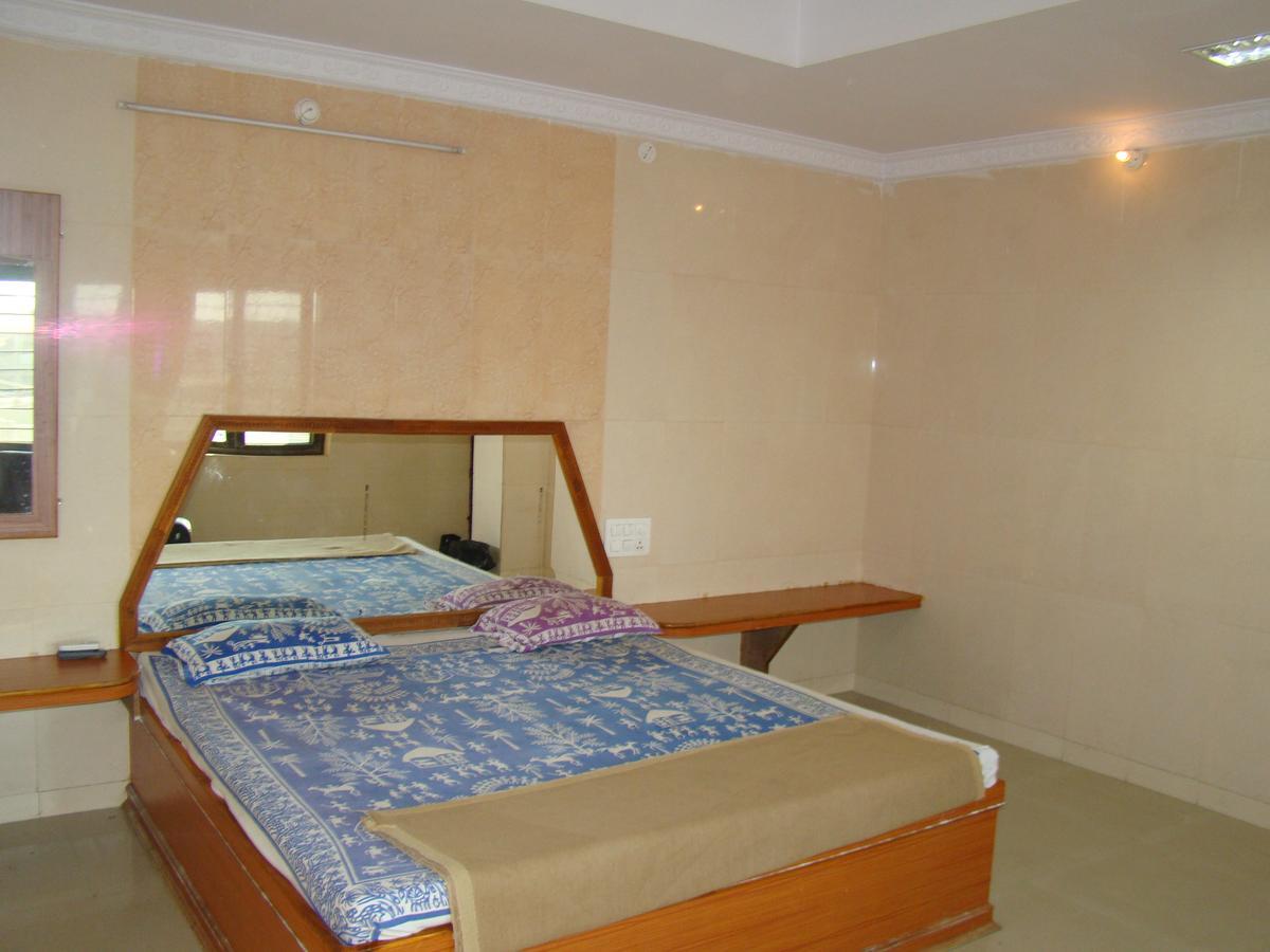 Sreeniketanam Lodge Mādhavaram Extérieur photo