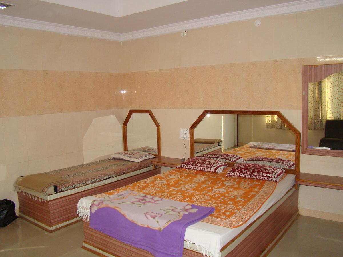 Sreeniketanam Lodge Mādhavaram Extérieur photo